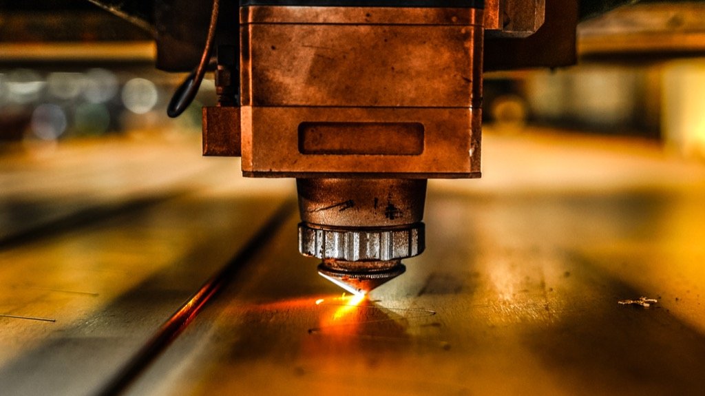 Corte láser CNC de precisión en lámina metálica