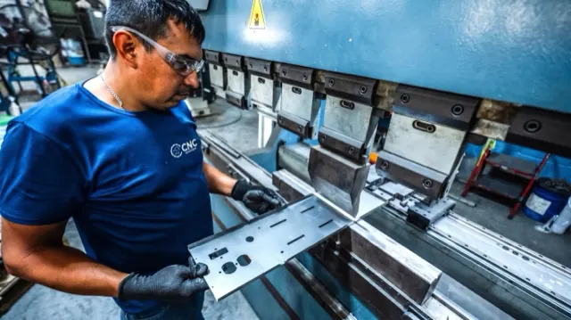 Doblez CNC de lámina